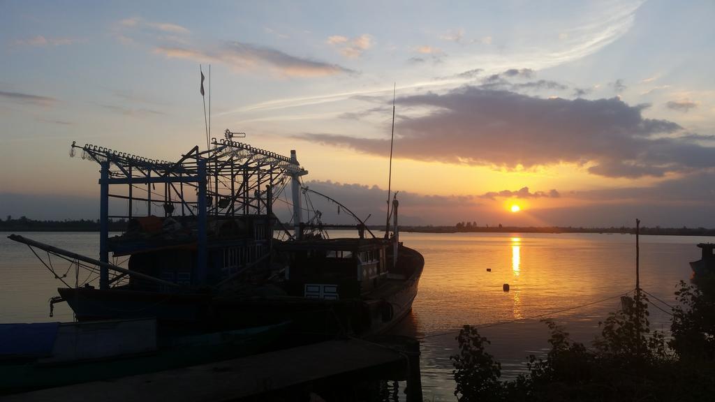 Viets Family River - Hoi An Homestay Экстерьер фото